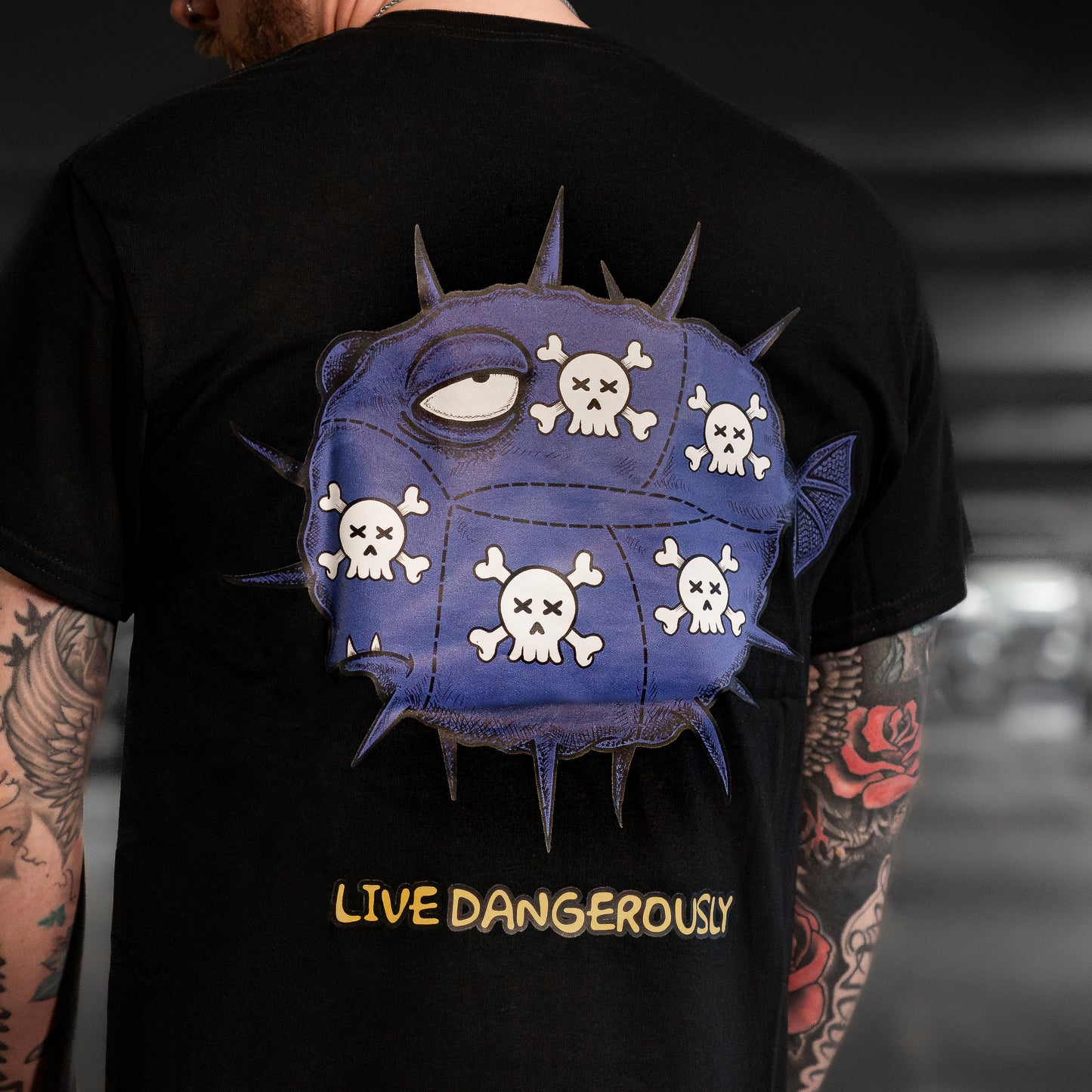 'LIVE DANGEROUSLY' T-SHIRT - BLACK